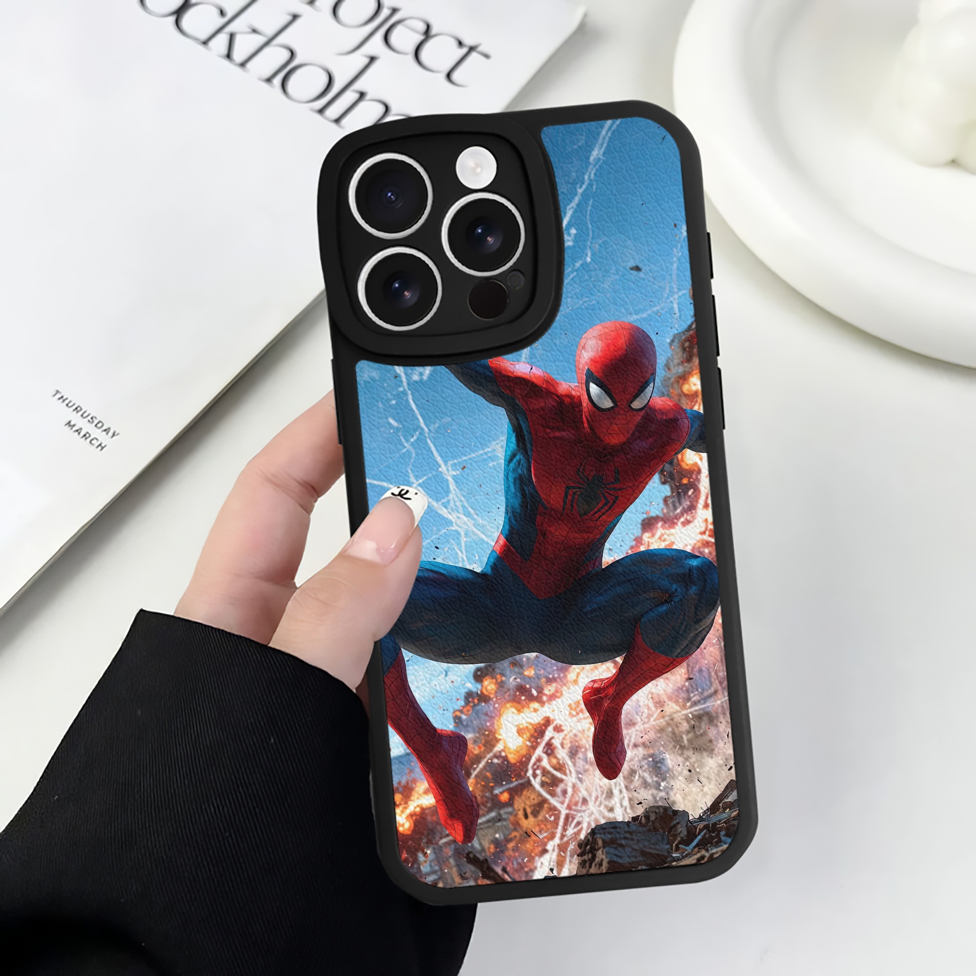 Spider Man スパイダーマン 【iPhone 16シリーズ対応】シリコンスマホケース（レザー調） 材質：シリコン
